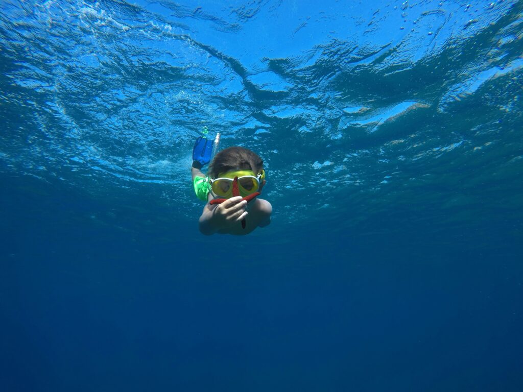 Family snorkeling at Maui beaches using points