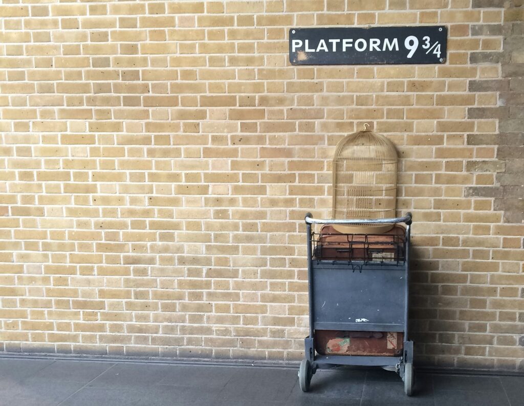 kings cross station platform 9 3/4